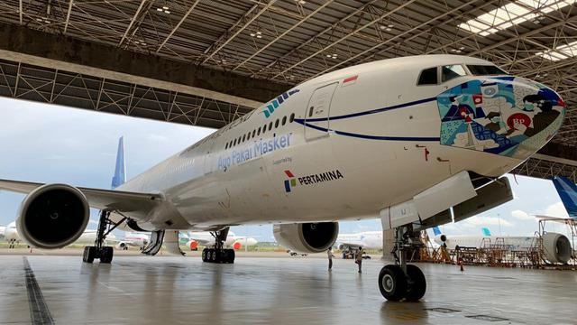 Garuda Indonesia kembali meluncurkan pesawat bermasker bermotif batik Tambal khas dari Yogyakarta
