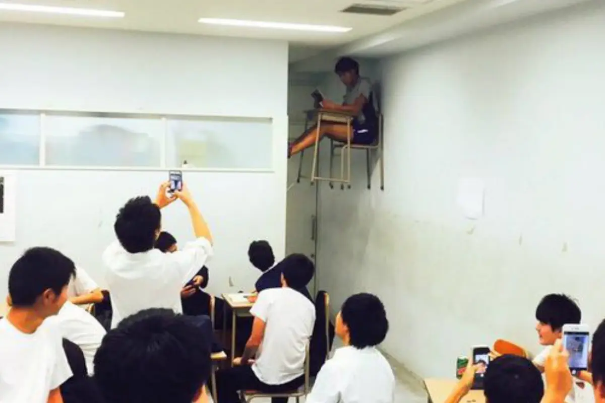 Siswa Jepang Buat Bangku Sekolah Melayang Gegerkan Media Sosial