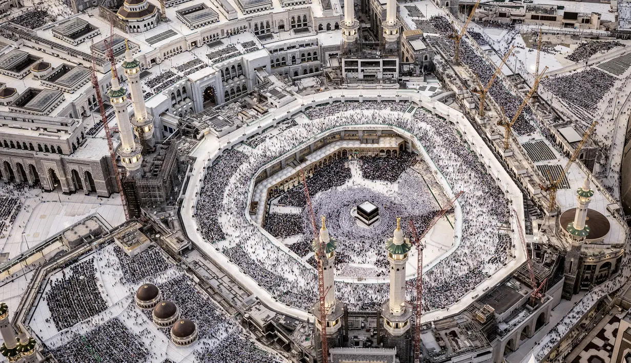 Melihat Suasana di Masjidil Haram dari Udara - Foto Liputan6.com