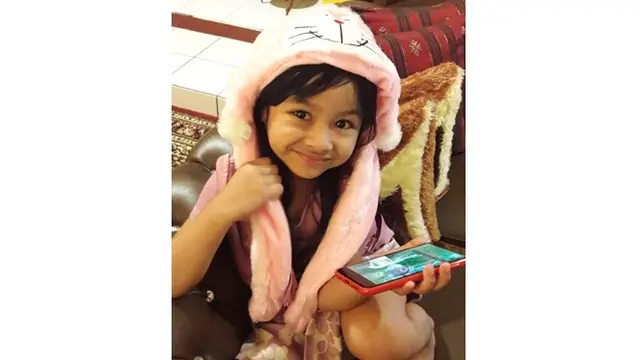 Jarang Tersorot, Ini 6 Potret Zulaiha Putri Sulung Ustaz Riza Muhammad