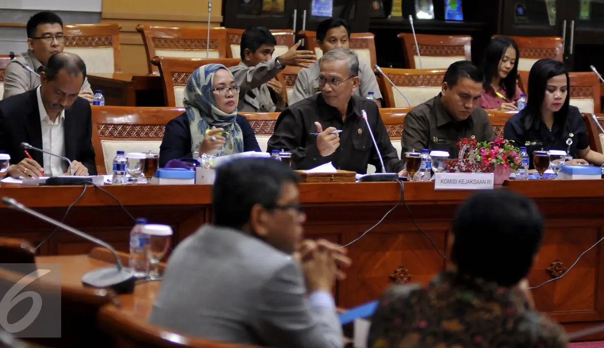 Suasana Rapat Dengar Pendapat (RDP) antara Komisi Kejaksaan dengan Komisi I DPR RI di Kompleks Parlemen, Senayan, Jakarta, Senin (18/4/2016). (Liputan6.com/Johan Tallo)