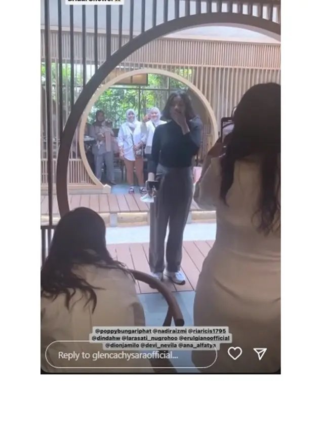 6 Potret Bridal Shower Glenca Chysara, Penuh Haru Bahagia