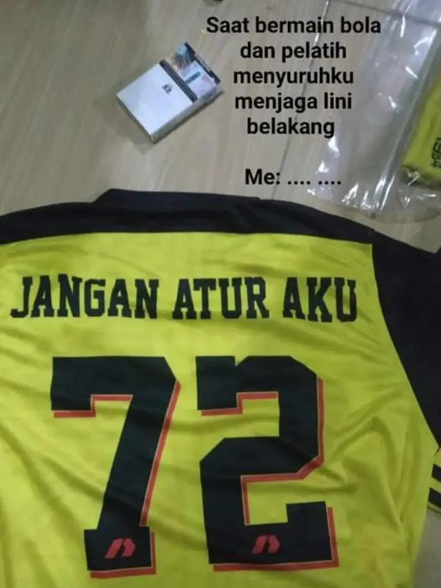 6 Potret Tulisan Nama di Jersey Ini Kocak, Bikin Senyum-Senyum