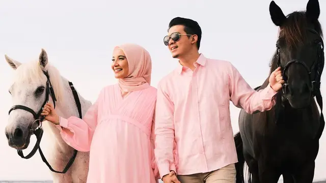Bak Prewedding, Ini 6 Gaya Pemotretan Babymoon Zaskia Sungkar dan Irwansyah di Bali