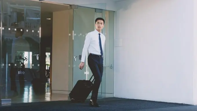 UNIQLO Kenalkan Kemeja dengan Teknologi Anti-Kerut, Seperti Apa Bentuknya?