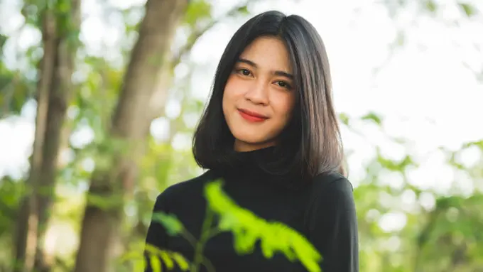 kalem baik hati tersenyum manis