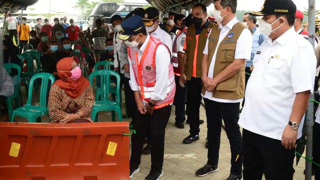 Menteri Perhubungan (Menhub) Budi Karya Sumadi bersama Ketua Satgas Penanganan Covid-19 Doni Monardo mengecek pelaksanaan tes Covid-19 di sejumlah lokasi. Dok Kemenhub