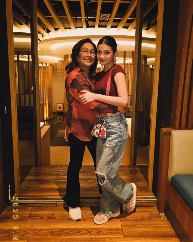 6 Potret kedekatan Ratu Sofya dan ibu Cornelio Sunny, kabar pernikahan kian santer