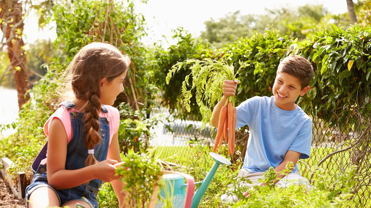 Tingkatkan Kesehatan Mental dan Fisik Anak dengan Berkebun