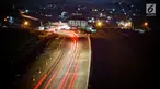 Sejumlah kendaraan saat melewati jalan tol fungsional Batang-Semarang Seksi V Kaliwungu-Krapyak, Jawa Tengah, Senin (11/6). Jalan Tol Batang-Semarang mulai beroperasi secara fungsional selama arus mudik dan balik. (Liputan6.com/Gholib)