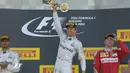 Pebalap Mercedes, Nico Rosberg menjadi juara F1 GP Rusia di Sirkuit Sochi Autodrom, Rusia, Minggu (1/5/2016). Posisi kedua diraih Lewis Hamilton dan peringkat ketiga Kimi Raikkonen. (Bola.com/Twitter/F1)