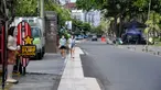 Pejalan kaki berjalan di sepanjang jalan utama yang sepi saat Pemberlakuan Pembatasan Kegiatan Masyarakat (PPKM) Level 3 di Kuta, Badung, Bali, Jumat (23/7/2021). Pemprov Bali tengah menerapkan PPKM Level 3. (SONNY TUMBELAKA/AFP)