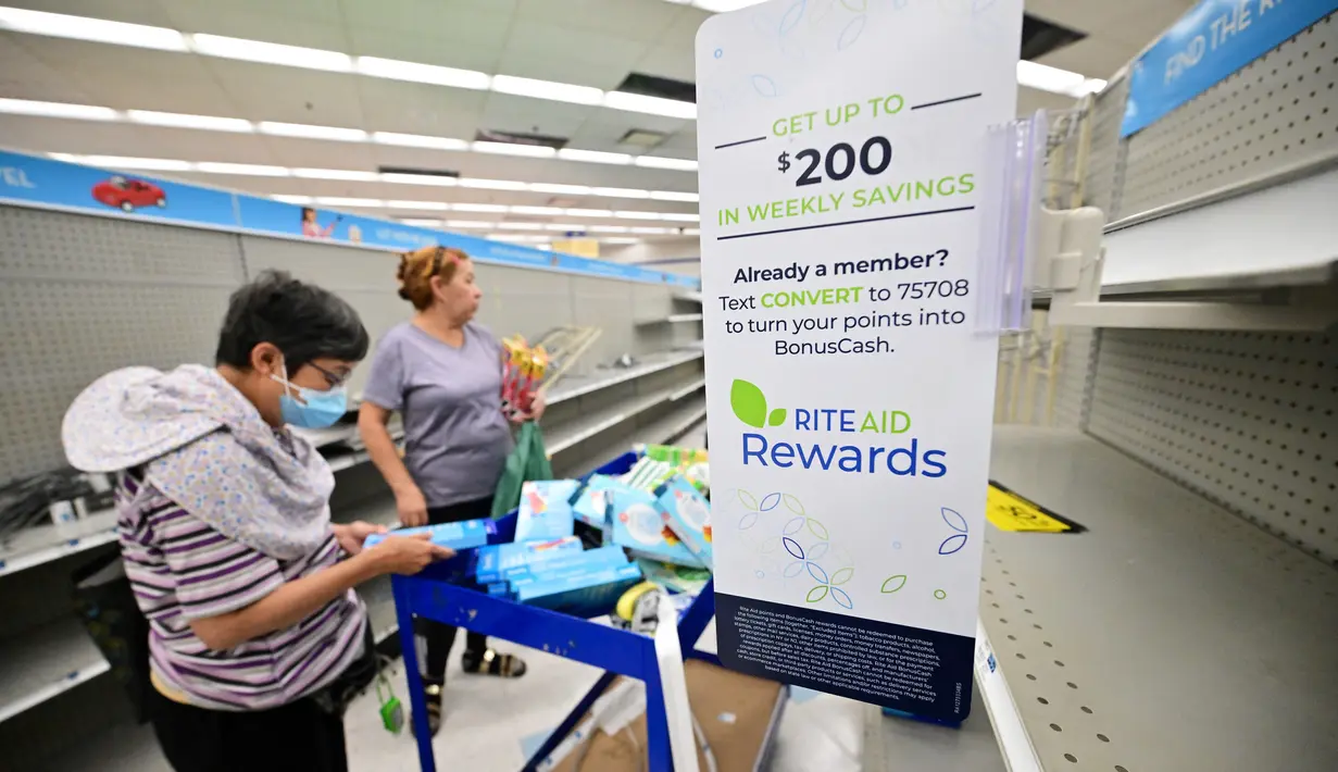 Menurut Rite Aid, toko-toko yang dikelola perusahaan itu akan terus melayani penebusan resep obat dan pelanggan tetap dapat mengunjungi toko atau berbelanja secara daring selama pemrosesan pengajuan kebangkrutan perusahaan itu. (Frederic J. BROWN / AFP)