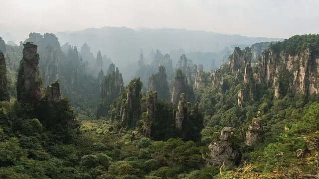 aman Hutan Nasional Zhangjiajie di China