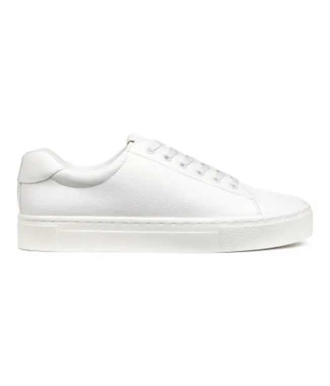 Sneakers putih. (Sumber foto: hm.com)