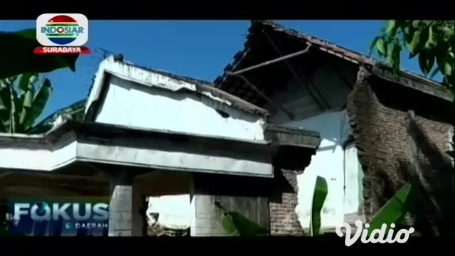 VIDEO: Bantaran Bengawan Solo di Lamongan Ambles, 2 Rumah Warga Rusak