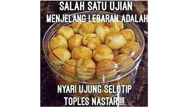 7 Meme Susah Cari Ujung Selotip Toples Kue Lebaran Ini Relate Banget
