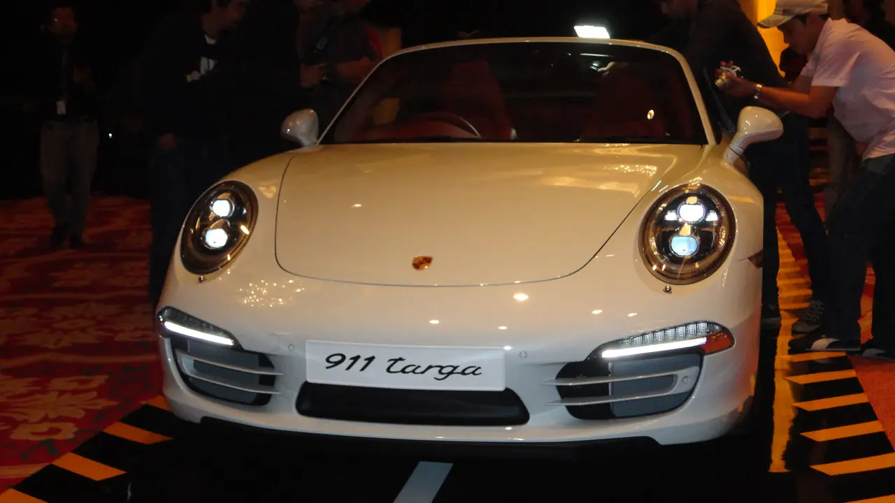 Mengenal Lebih Dekat Porsche 911 Targa 4