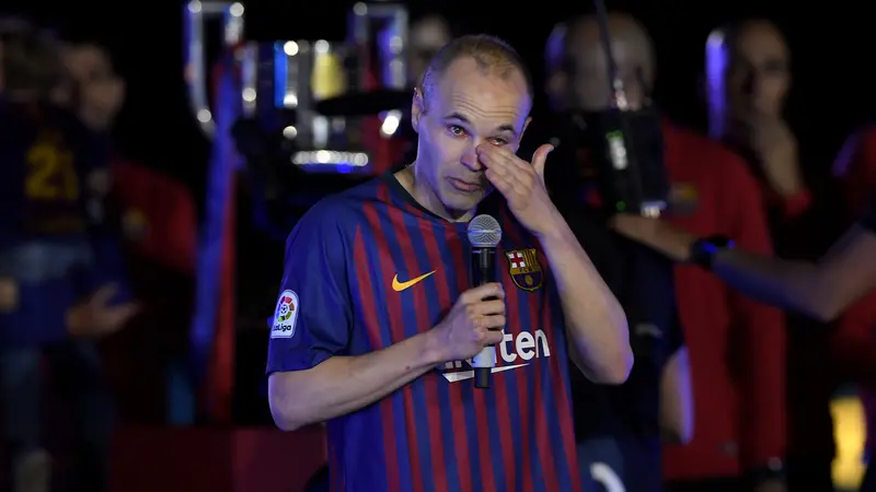 FOTO: Tawa dan Tangis Andres Iniesta di Laga Perpisahan