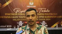 Ketua KPUD Garut Dian Hasanudin menyatakan, Petugas coklit KPUD Garut, Jawa Barat, menemukan sekitar 131 ribu lebih data tidak memenuhi syarat, menjelang Pilkada Garut 2024. (Liputan6.com/Jayadi Supriadin)