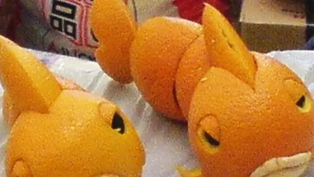 6 Kreasi Seni Kupas Buah Jeruk Ini Tampak Unik, Kreatif Pol