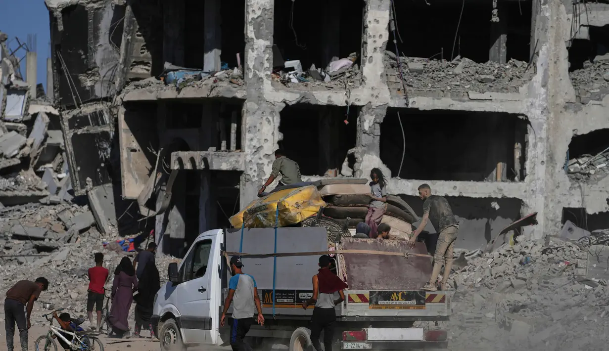 Untuk diketahui, berdasarkan kesepakatan tersebut, Hamas memiliki waktu hingga Senin (13/10/2025) pukul 12:00 waktu setempat untuk membebaskan semua sandera Israel—termasuk 20 orang yang diyakini masih hidup, dan 28 jasad dari sandera yang tewas. (AP Photo/Jehad Alshrafi)