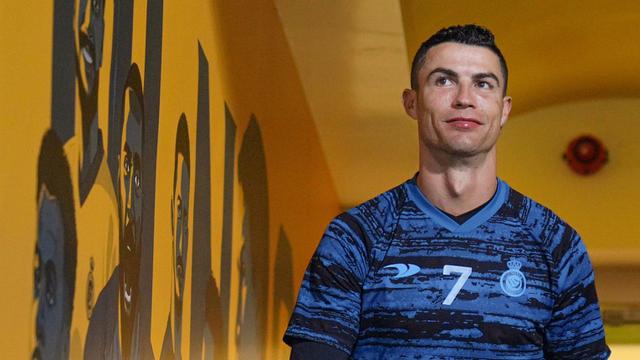 Foto: Momen Bahagia Ronaldo dan Keluarga Baru di Al Nassr, Potong Kue Bareng saat Latihan