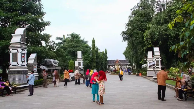 Yuk Jalan-Jalan Sore dan Santai Bersama Keluarga di Taman Maya Datar Purwakarta