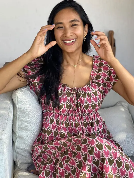 Bukan hanya itu, lucunya Happy mengatakan hasil jualannya kembali digunakan untuk usaha lain yang pada akhirnya bangkrut. Unggahan tersebut mendapat respon dari teman sesame artisnya, (Instagram/happysalma)