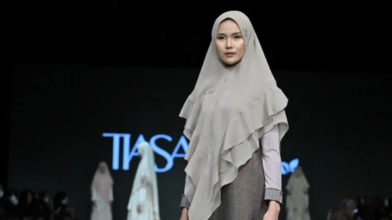 Busana Syari Tiasafara yang Elegan di IFW 2022