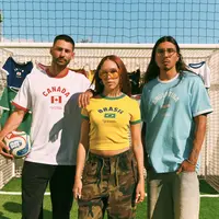 Koleksi Country Ringer Tees menghadirkan desain yang mewakili 13 negara yang akan berlaga di panggung sepak bola dunia. [Dok/Levi's]