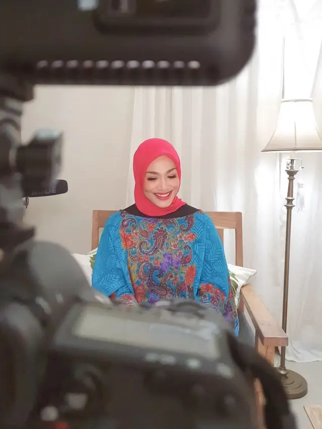Ingat Ibu Guru di Petualangan Sherina? Ini 6 Potret Terbarunya Turun 90 Kg