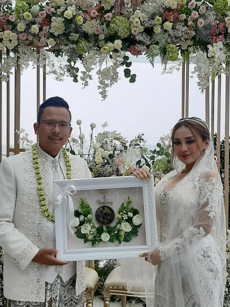6 Momen Pernikahan Cupi Cupita dengan Bintang Bagus Seorang Pengusaha Asal Bandung