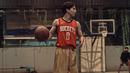 Selain disibukkan sebagai model dan aktor, Jeffry Reksa selalu menyempatkan untuk berolahraga. Salah satu olahraga favoritnya yakni basket. Bahkan, Jeffry selalu terlihat semangat saat main olahraga ini di lapangan. (Liputan6.com/IG/@jeffryreksaa)