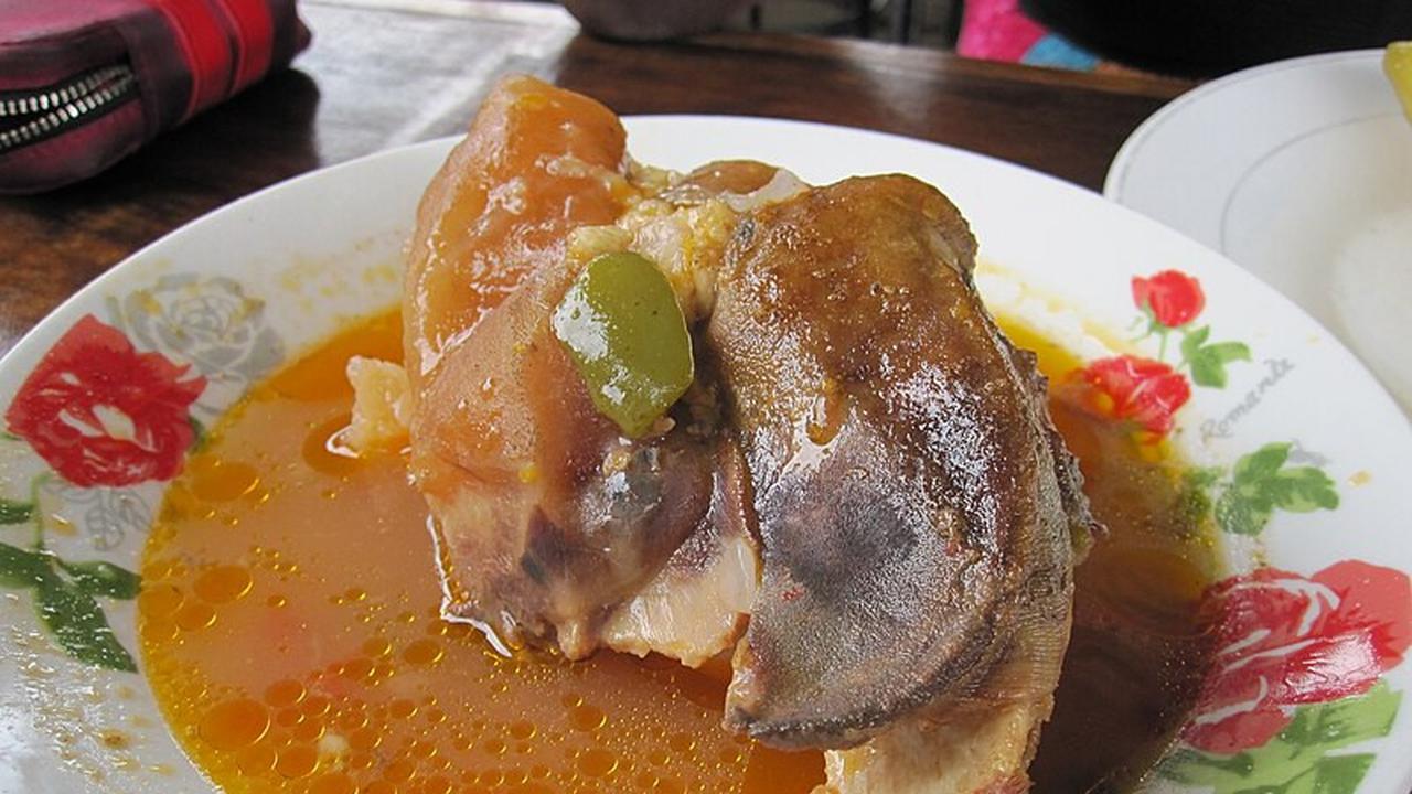 Cara Memotong Kaki Sapi Menjadi Bagian-Bagian Kecil, Mudah Pakai Trik Ini