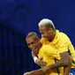 Selebrasi pemain Brasil, Miranda dan Neymar usai menjebol gawang Kolombia di babak pertama, Rabu (7/9/2016) pagi. (REUTERS/Paulo Whitaker)