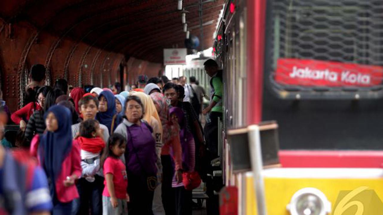 Cewek Ini Mengira Commuter Line Aplikasi Pesan Singkat!