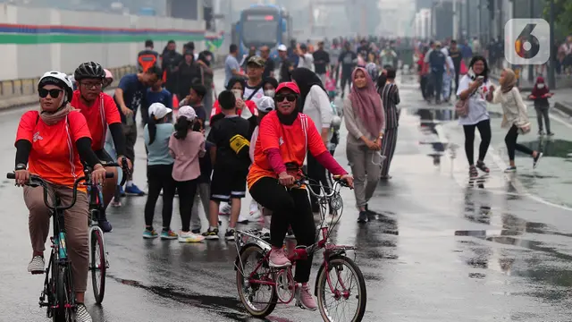 Sempat Diguyur Hujan, CFD di HI Tetap Ramai