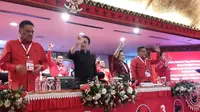 Penutupan Rakernas, Megawati Bergoyang hingga Bule Pakai Kaus PDIP