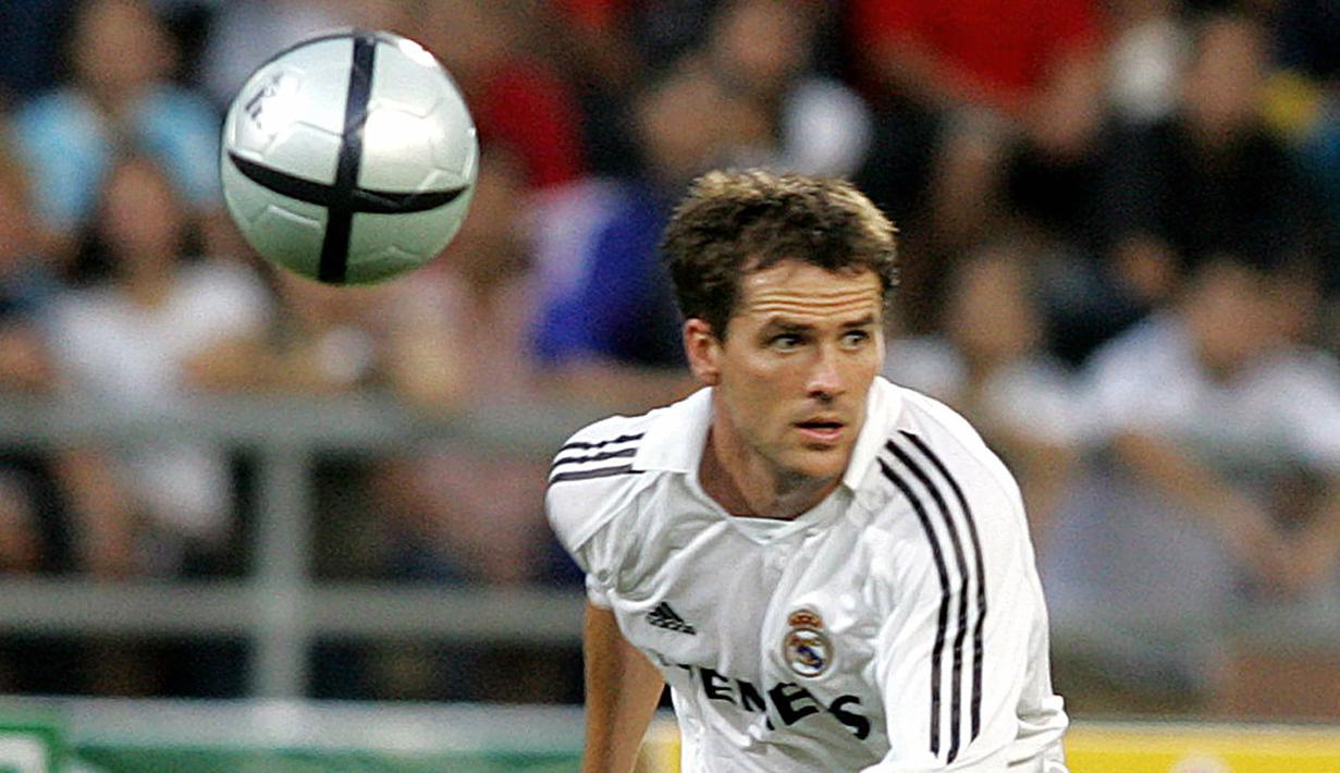 Namun sayang kiprah peraih Ballon d'Or 2001 di Spanyol berakhir dengan kegagalan. Owen sering berada di bangku cadangan dan hanya bisa mengantongi 16 gol dan empat assist dalam 46 pertandingan.  (AFP/Pornchai Kittiwongsakul)