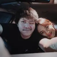 "Iya, kenalnya dari Instagram," ucap Aurelie Moeremans saat ditemui di Jalan Kapten Pierre Tendean, Jakarta Selatan, Selasa (7/7/2020). (Instagram/aurelie)