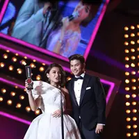 Glenn Alinskie dan Chelsea Olivia saat menghadiri Infotainment Awards 2016 (Nurwahyunan/Bintang.com)