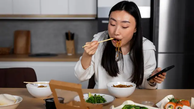 10 Gerakan Ringan yang Bisa Hilangkan Pegal dan Stres Sekaligus, Mudah Dilakukan Sehari-hari