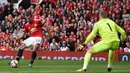 Pemain Manchester United, Henrikh Mkhitaryan mencetak satu gol untuk kemenangan Setan Merah atas Everton pada lanjutan Premier League di Old Trafford, Manchester (17/9/2017). MU menang 4-0.  (AFP/Oli Scarff)