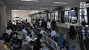 Antrean warga yang melakukan perpanjangan pajak kendaraan bermotor di Samsat Jakarta Timur, Senin (2/7). Pemprov DKI menghapus denda Pajak Kendaraan Bermotor (PKB) dimulai dari 27 Juni hingga 18 Agustus 2018. (Merdeka.com/Iqbal S Nugroho)