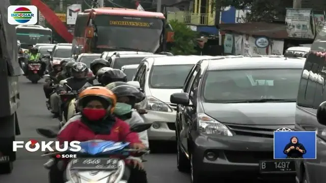 Longsor yang terjadi di kawasan Puncak nyatanya tak menyurutkan warga yang ingin menghabiskan libur panjang Paskah.