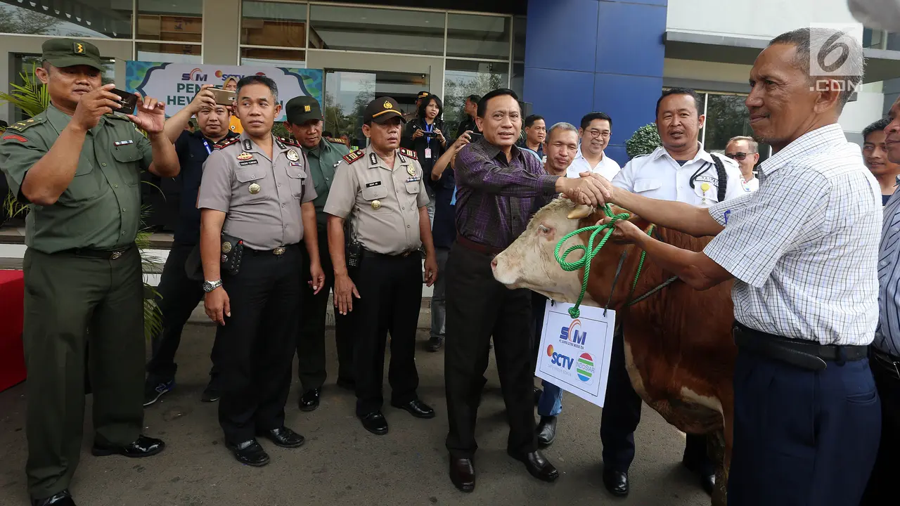 PHOTO: SCTV, Indosiar dan SCM Sumbang Hewan Kurban