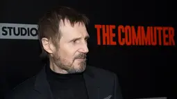 Aktor Liam Neeson menghadiri premiere film terbarunya, THE COMMUTER, di New York, 8 Januari 2018. Penampilan Liam tampak berbeda dengan rewok yang tumbuh lebat dari bagian rahang kiri ke kanan. (Jamie McCarthy / GETTY IMAGES / AFP)