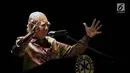 Ketua Dewan Pertimbangan Presiden periode 2010-2014, Emil Salim saat menyampaikan Renungan Pancasila di Teater Kecil TIM, Jakarta, Selasa (7/8). Renungan Pancasila merupakan tema STA Memorial Lecture pada 2018. (Liputan6.com/Helmi Fithriansyah)