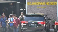 Hiruk pikuk di Gedung Kejaksaan Negeri (Kejari) Cilacap, Jawa Tengah menjelang eksekusi terpidana mati kasus narkoba di Lapas Nusakambangan. (Foto: Liputan6.com/Muhamad Ridlo)